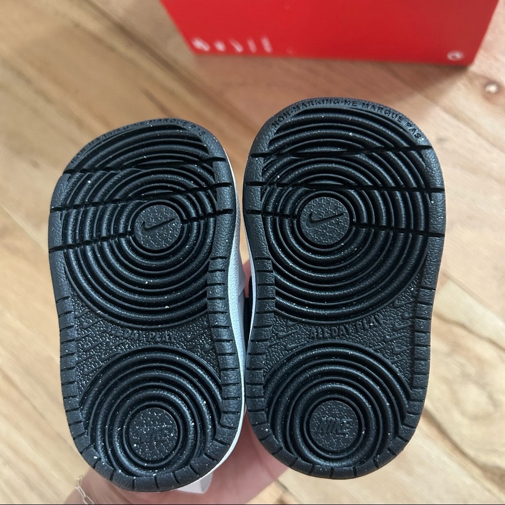 Baby Nikes - Picture 2 of 6